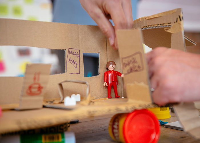 النمذجة بالكرتون (Cardboard Prototyping)