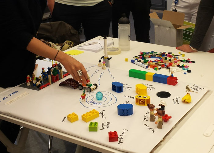 التجوال على سطح المكتب (Desktop Walkthrough):